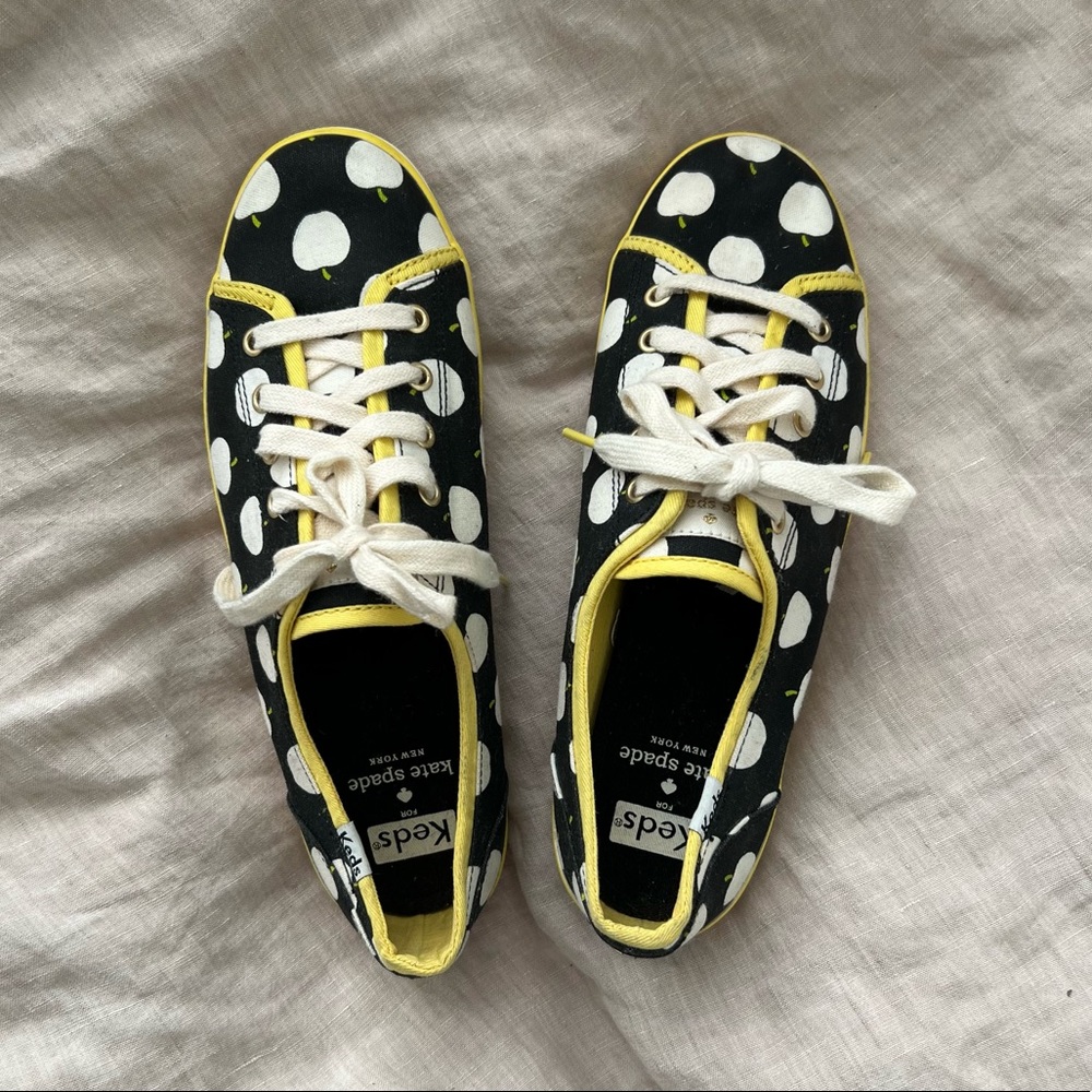 NWOB Kate Spade x Keds Jump Sneakers apple print - black